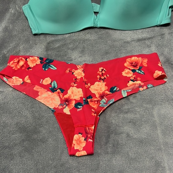 Victorias Secret Teal Bra and Pantie - Picture 5 of 8